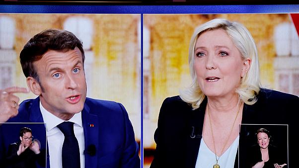 阿长音符号和勒庞挑战彼此在电视辩论在法国电视台TF1和法国2,在圣德尼,巴黎附近,4月20日2022”。宽度= 