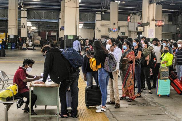 West Bengal reported nine more deaths due to COVID-19 on Sunday, one more than the previous day's figure, taking the toll to 19,669
 ( PTI Photo/R Senthil Kumar)